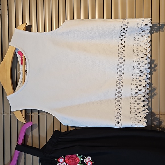 VGC Summer tops 8-9 yrs Girls Bundle, black off the shoulder top, white t-shirt - Picture 10 of 12